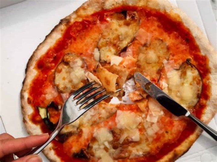 Do Italians eat pizza with a fork?